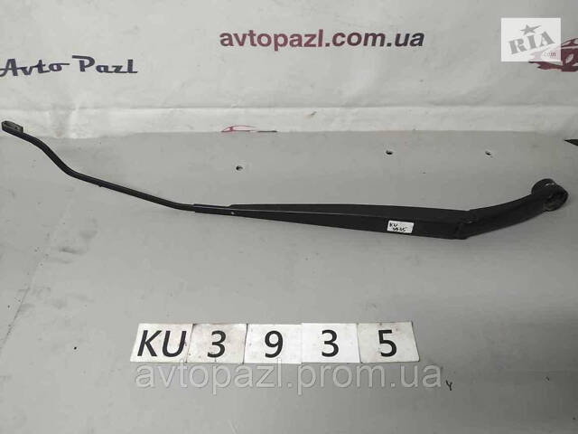 KU3935 983201R000 тримач щітки склоочисника R Hyundai/Kia Accent 11- 40-01-03