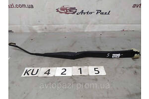 KU4215 W000014866 тримач щітки склоочисника перед L Nissan Juke 10- 0