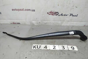 KU4239 KD5167321A держатель щетки стеклоочистителя перед R Mazda CX5 12-17 0