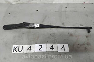 KU4244 13111219 держатель щетки стеклоочистителя перед L General Motors Astra H 07-0