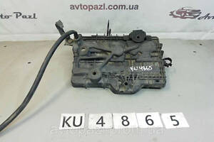 KU4865 51827907 полиця акумулятора дефект Ford Focus 3 11-40-01-01