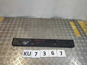 KU7367 5211442020 подиум номерного знака Toyota RAV4 06-13 0