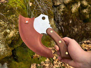 Кухонний ніж-крапка у шкіряному чохлі