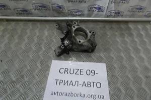 Кулак поворотный правый под ABS Chevrolet Cruze 2009-2016 13319481 (Арт.2126)