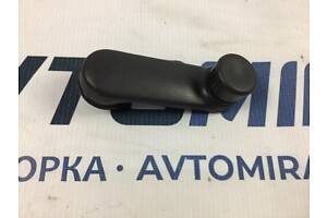 Ручка стеклоподъемника передней двери L/R Renault Kangoo 2008-2021 7700353010