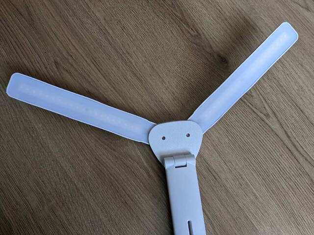 Лампа настольная аккумуляторная LED двойная с держателями для канцелярии. - Фото 4