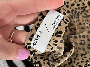 Леопардова спідниця міді pull&bear