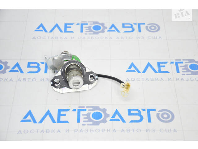 Личинка замка крышки багажника Lexus GS300 GS350 GS430 GS450h 06-11