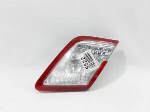 Фонарь внутренний правый Toyota Camry 2009-2011 8158133170 Toyota Camry