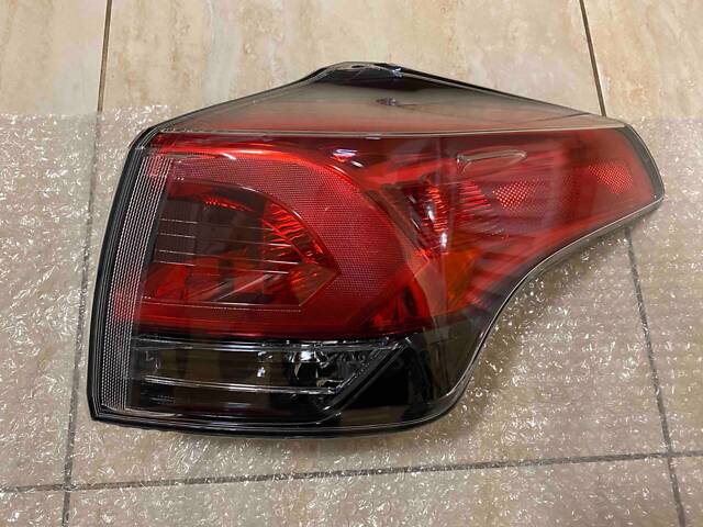 Ліхтар задній зовнішній правий Toyota Rav 4, 2016-2018, галоген, оригінал, б.в.,81550-0R061 Ліхтар задній зовнішній правий Toyota Rav 4, 2016-2018, галоген, оригінал, б.в.,81550-0R061