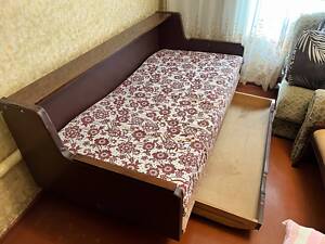 Ліжко в спальню.