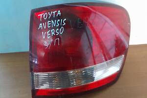 Фонарь задний правый Toyota Avensis Verso