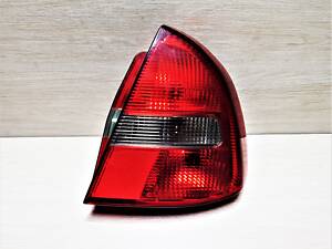 Фонарь задний (стоп) правый Mitsubishi Carisma 1999-2004г. хэтчбек