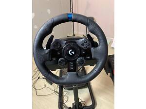 Logitech G923 PC/PS разом с КПП Thrustmaster TH8S Add-On та стійкою