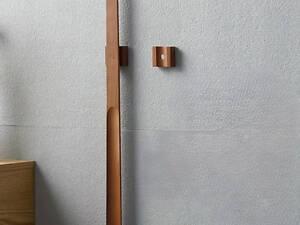 Лопатка для обуви с магнитным креплением на стену