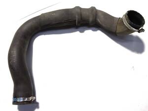 LR024304 Патрубок интеркулера от радиат к дрос заслон Land Rover Discovery Sport 14-, Range Rover Evoque 11-19 (LR024304