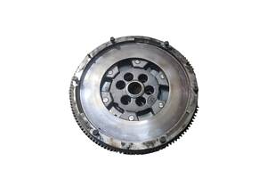 Маховик демпферний D240 04L105266B VW Caddy III 04-15, Golf VI 09-14, Tiguan 08-16, PASSAT B7 10-15; AUDI Q3 11-18, Q3 18-, A3 03-12, A3 12-22; SKODA Yeti 09-17, Octavia A7 13-19, Karoq 17-, Kodiaq 17