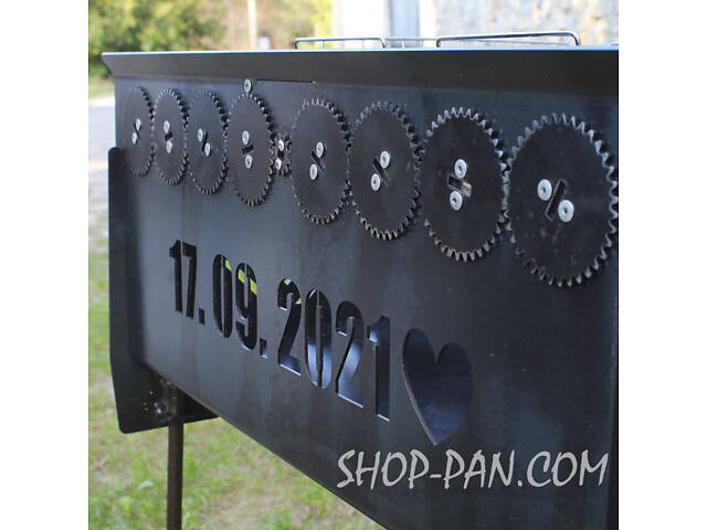 Мангал на довгих ніжках із гравіюванням із вбудованою шашличницею та мотором на 8 шампурів 3 мм - Фото 5