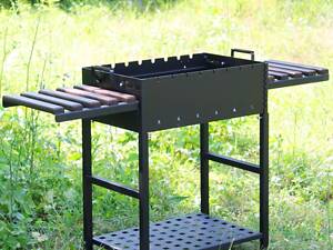 Мангал розбірний Степ, з дерев'яним столиком на 8 шампурів