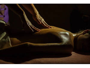 Майстер в студію масажу