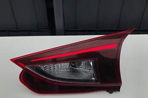 Mazda 3 bm права фара зад в кришки 2013-