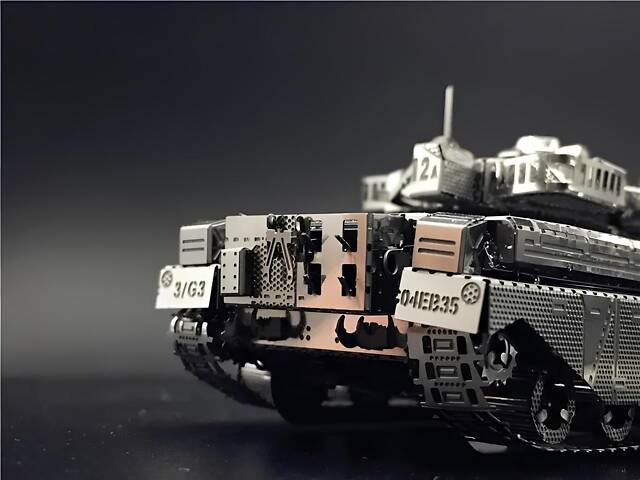 Металевий конструктор Танк Chieftain MK50 1:100. Металева збірна 3D модель танка. 3D пазл Танк Chieftain MK50 - Фото 5