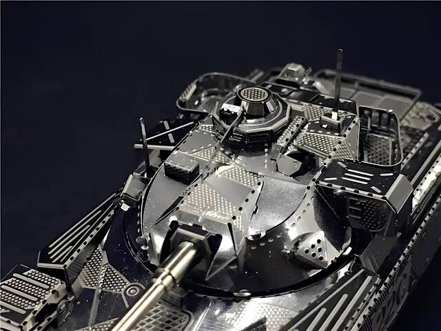 Металевий конструктор Танк Chieftain MK50 1:100. Металева збірна 3D модель танка. 3D пазл Танк Chieftain MK50 - Фото 6