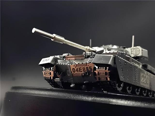 Металевий конструктор Танк Chieftain MK50 1:100. Металева збірна 3D модель танка. 3D пазл Танк Chieftain MK50 - Фото 8