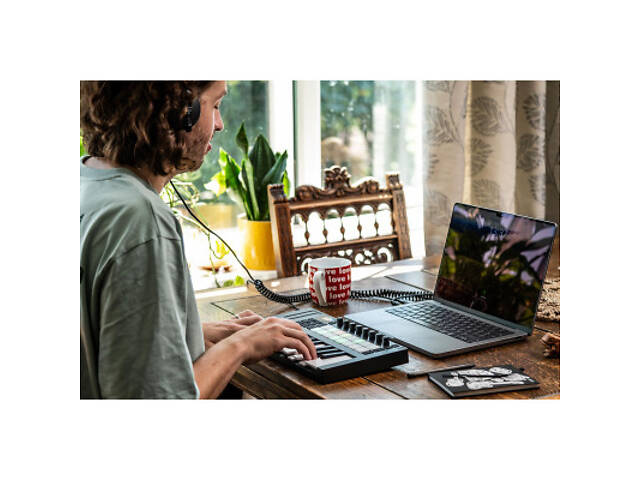 MIDI-клавіатура Novation Launchkey Mini 25 MK4 (236478) - Фото 7