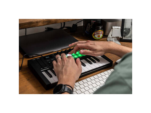 MIDI-клавіатура Novation Launchkey Mini 25 MK4 (236478) - Фото 9