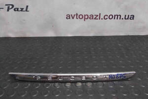 MO0875 98066092vd Молдинг хром кришки багажника Peugeot/Citroen 208 12- 41_02_01