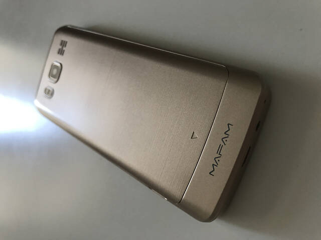 Мобільний телефон на 4 сімкарти - Фото 4