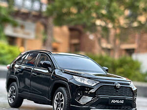 Модель автомобиля Toyota RAV4 2020 черная 1:32 — инерционная металлическая машинка со звуком и светом