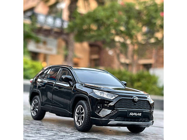 Модель автомобіля Toyota RAV4 2020 чорна 1:32 — інерційна металева машинка зі звуком і світлом. - Фото 1