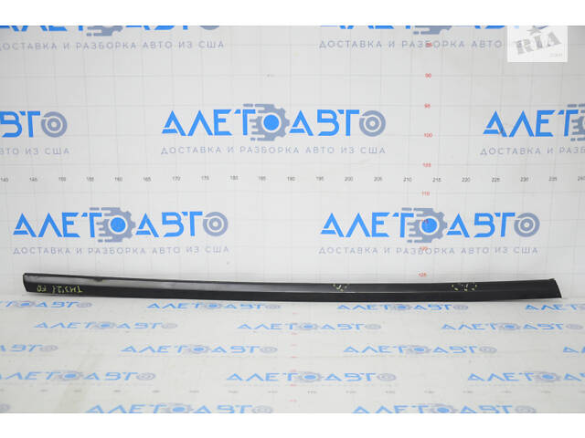 Молдинг дверь-стекло центральный передний правый Tesla Model 3 21- матовый, царапины, примят