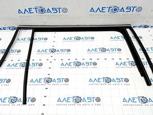 Молдинг двери верхний задний правый VW Tiguan 18- хром, с уплотнителем стекла, надорван уплотнитель