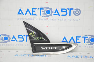 Молдинг емблема крила правий Chevrolet Volt 11-15 подряпини