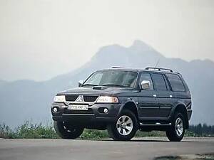 Молдинг лобового скла Mitsubishi Pajero Sport I '97-08 (SEKURIT)