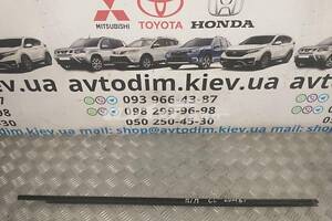 Молдинг скла зовнішній передній правий 72410SED003 Honda Accord 7 2002-2008