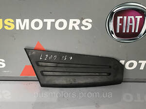 Молдинг заднего бампера правый Mitsubishi L200 2015-2022 6420A020