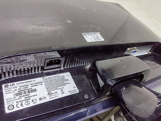 Монитор Б-класс LG Flatron W2453SQ-PF / 24' (1920x1080) TN / 1x VGA / Кабели в комплекте - Фото 6