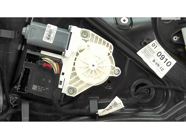 Мотор стеклоподъемника двери передней правой для VW CC Sport 2013-2017 (3C8959702Z13, 3C8959702)