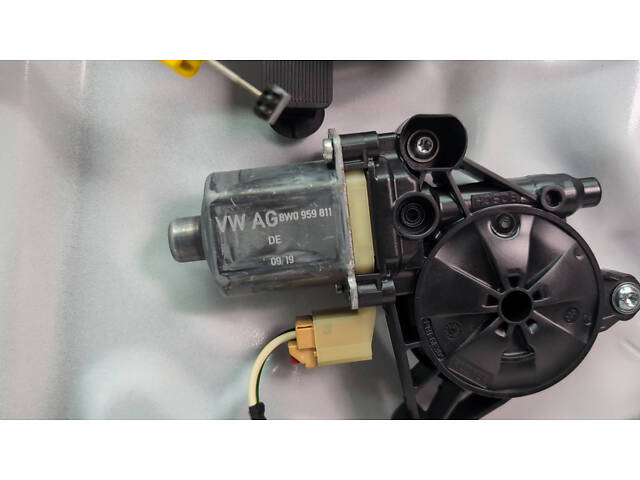 Мотор стеклоподъемника задний левый для Audi A4 2016-2019 (B9) (8W0959811) - Фото 2