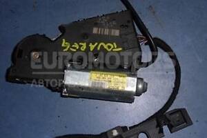 Моторчик люка VW Touareg 2002-2010 8d0959591c 13925