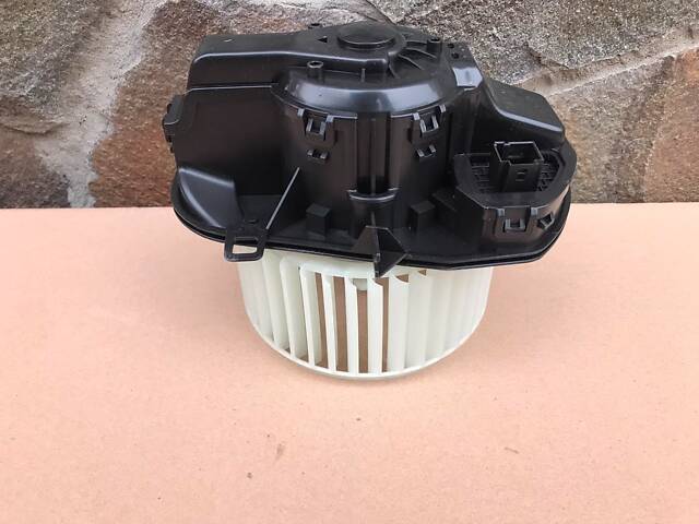 Моторчик пічки Volkswagen Touareg (10-18) - Фото 1