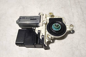 Моторчик стеклоподъемника задний правый 3C0959704B VW Jetta VI 10-18