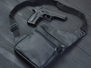 Мужская сумка из натуральной кожи, тактическая сумка с кобурой– мессенджер черная, тактическая сумка на грудь.