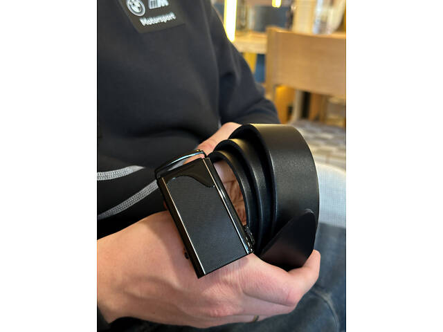 Чоловічий шкіряний ремінь із пряжкою автомат 8490 - Фото 3