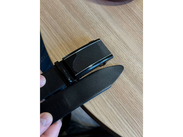 Чоловічий шкіряний ремінь із пряжкою автомат 8490 - Фото 4