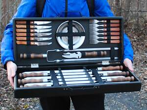 Набір для гриля та барбекю 'Базовий' у дерев'яному кейсі.